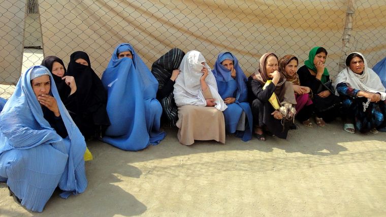 Históricamente, las niñas y mujeres son castigadas en este país. Foto: TrustInEducation.