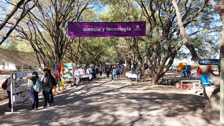 Talleres, recorridos y degustaciones en una propuesta gratuita que une ciencia, arte y naturaleza. Talleres, recorridos y degustaciones en una propuesta gratuita que une ciencia, arte y naturaleza.