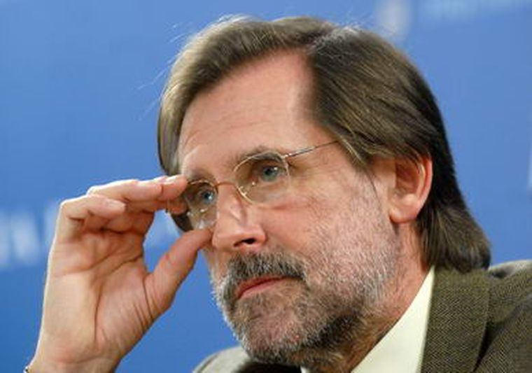 Carlos Fernández no cubre las necesidades del oficialismo. Foto: NA