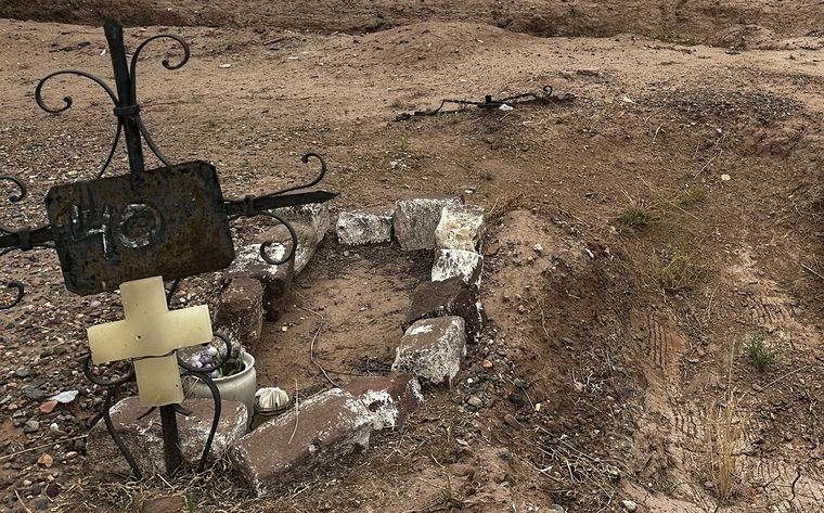 Cuadro 33, la tumba que esconde los horrores de la dictadura en el cementerio de Capital. Cuadro 33, la tumba que esconde los horrores de la dictadura en el cementerio de Capital.