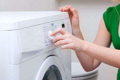 MDZol | El lavado correcto de tu ropa contribuirá al cuidado de tus prendas. Foto: Shutterstock
