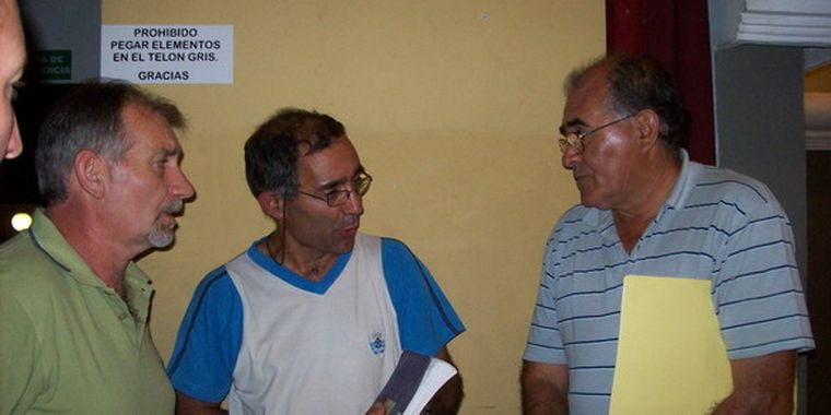 Meses atrás, Tito Ávila, coordinador de la obra se reunió con los vecinos.