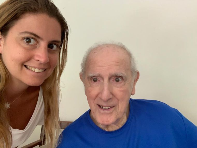 Agustina D'Apolito y su abuelo, Salvador Guarracino. Agustina D'Apolito y su abuelo, Salvador Guarracino.