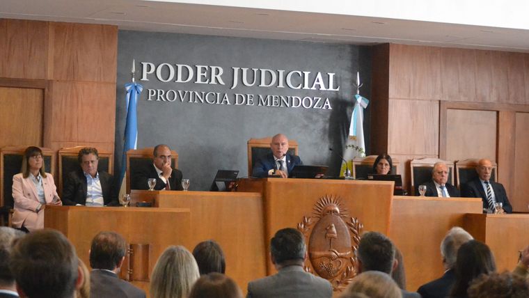 La Suprema Corte de Justicia de Mendoza dio lugar a la cautelar presentada por dos candidatas para las elecciones del 22 de febrero. La Suprema Corte de Justicia de Mendoza dio lugar a la cautelar presentada por dos candidatas para las elecciones del 22 de febrero.