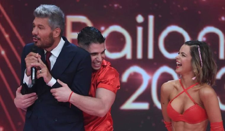 El Conejo no pudo evitar su incomodidad al ver cómo Marcelo Tinelli le revisaba el celular.