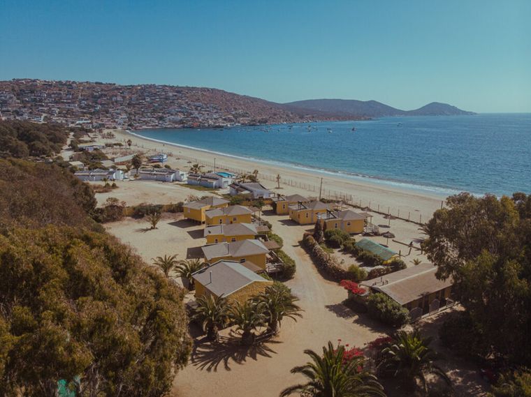 El pueblo de Guanaqueros combina playas extensas, mar calmo y un ritmo ideal para el descanso.