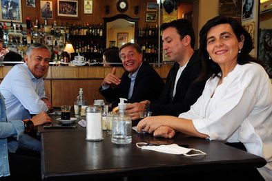 MDZol | Alfredo Cornejo y los legisladores nacionales Pamela Verasay, Rodolfo Suarez y Mariana Juri. A la derecha también está el ministro de Educación, Tadeo García Zalazar.  