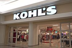 Kohls tiene un catálogo súper amplio para acompañar tus outfits. Foto: https://securecdn.pymnts.com/wp-content/uploads/2022/02/Kohls.jpg