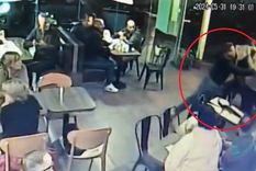 El incidente fue captado por las cámaras de seguridad del establecimiento Foto: captura video El incidente fue captado por las cámaras de seguridad del establecimiento Foto: captura video