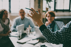 Tal vez el mayor desafío del momento no sea solo estabilizar la macroeconomía, sino evitar que en el camino se rompa.