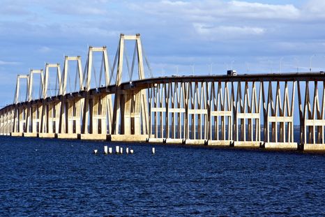 Colapso en Génova: las 3 diferencias del emblemático puente del lago Maracaibo y el Morandi que se derrumbó en Italia, diseñado por el mismo ingeniero