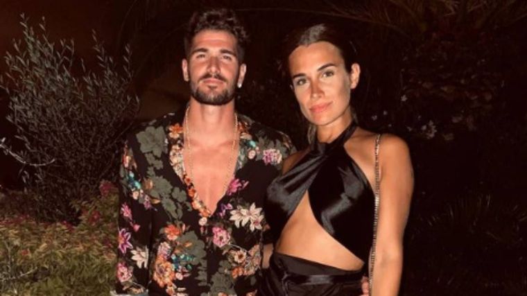 Rodrigo de Paul junto a su ex pareja Camila Homs.