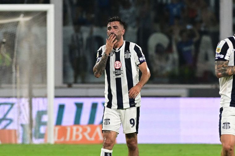 Tras la victoria ante Boca, Michael Santos se quebró al recordar a su primo. Foto: Télam