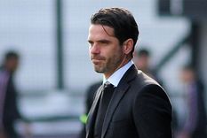 Fernando Gago La queja de Gago sobre el campo de juego en cancha de All Boys. Fernando Gago La queja de Gago sobre el campo de juego en cancha de All Boys.