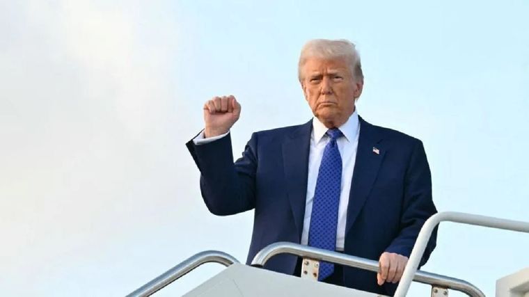 La administración Trump ya envió el primer avión de autodeportados a Honduras y Colombia