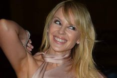kylie minogue: escucho voces en mi cabeza