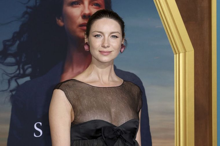 Ambas actrices se disputan el primer lugar con una falda floral roja casi igual Foto: El Mundo