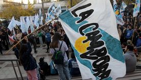 La militancia kirchnerista busca su propio 17 de octubre y se congrega en Plaza de Mayo para las 14. La militancia kirchnerista busca su propio 17 de octubre y se congrega en Plaza de Mayo para las 14.