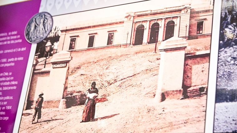 Así era la estación del Trasandino. Derribaron una parte donde ahora corre calle Belgrano y las vías del metrotranvía, en la esquina de Sargento Cabral. Actualmente allí funciona el Archivo Histórico de Mendoza. Así era la estación del Trasandino. Derribaron una parte donde ahora corre calle Belgrano y las vías del metrotranvía, en la esquina de Sargento Cabral. Actualmente allí funciona el Archivo Histórico de Mendoza.