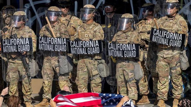 La Guardia Nacional de California fue desplegada para ayudar a controlar las protestas en Los Ángeles.