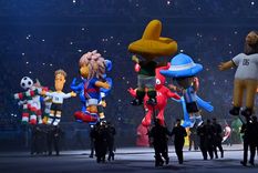 Show de mascotas retro en la ceremonia inaugural del Mundial de Qatar 2022. Foto: EFE