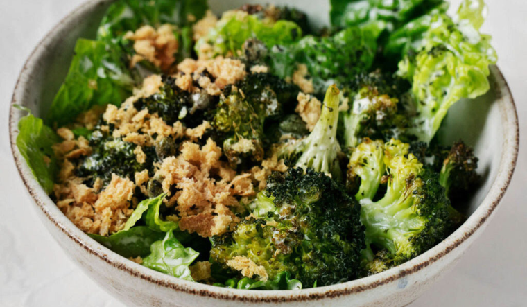 Esta receta es una adaptación moderna de la ensalada César tradicional. Esta receta es una adaptación moderna de la ensalada César tradicional.