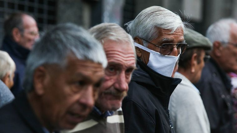 El Gobierno anunció un bono de 5 mil pesos para los jubilados y pensionados.