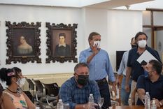 Suarez se reunió ayer con gremialistas y dirigentes y anunció que los docentes recibirán el adicional de 54.000 pesos. Foto: Prensa Gobierno de Mendoza