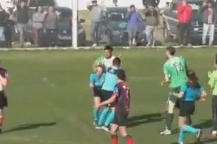 El Deportivo Garmense suspendió de por vida a Cristian Tirone, el futbolista que agredió a Dalma Cortadi, la mujer árbitro.