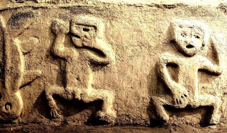 Mural con figuras que pertenecieron a la sociedad Caral, la civilización más antigua de Latinoamérica. Foto: DPA