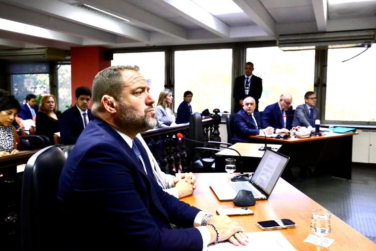 El suspendido juez Martin Poderti y de fondo los consejeros Diego Barroetaveña, Luis Juez y Eduardo Vischi El suspendido juez Martin Poderti y de fondo los consejeros Diego Barroetaveña, Luis Juez y Eduardo Vischi