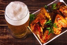 Demuestra tus cualidades culinarias preparando este exquisito pollo a la cerveza Foto: Shutterstock
