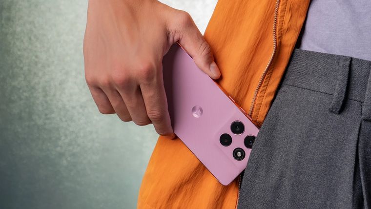 La pantalla AMOLED de 5000 nits del Moto G Stylus (2026) ofrece una claridad asombrosa en exteriores. La pantalla AMOLED de 5000 nits del Moto G Stylus (2026) ofrece una claridad asombrosa en exteriores.