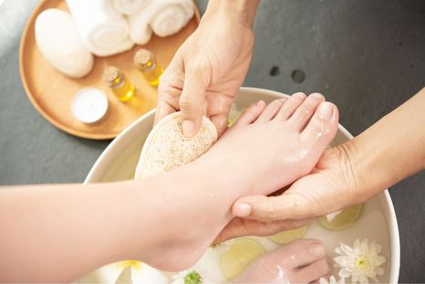 Cuidar nuestros pies es un paso hacia el bienestar. Foto: Freepik