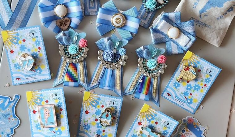 Las escarapelas y pines de Nanumba. Las escarapelas y pines de Nanumba.