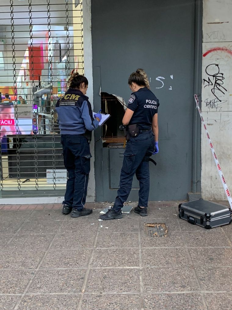 Así fue el boquete en el lugar Foto: Twitter: @MailenSanchez5