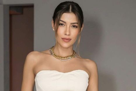 Michelle Salas se tomó unos minutos de intimidad para conversar con su padre antes de llegar al altar.