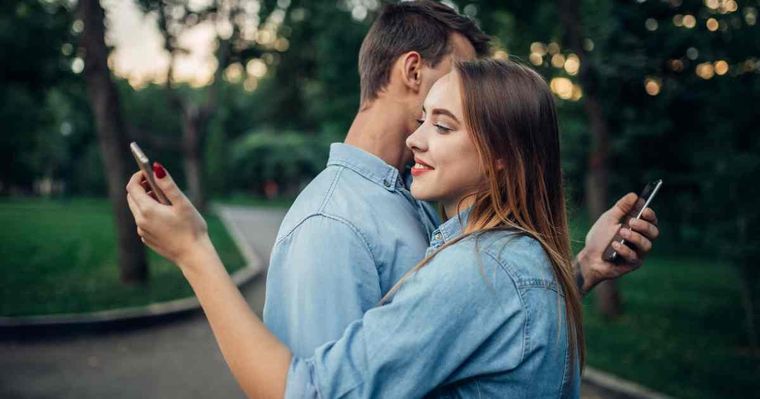 La nomofobia afecta a todas las personas especialmente a los más jóvenes Foto: Shutterstock