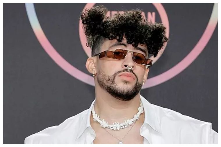 Bad Bunny confesó que fue lo que sintió al besar a un hombre.