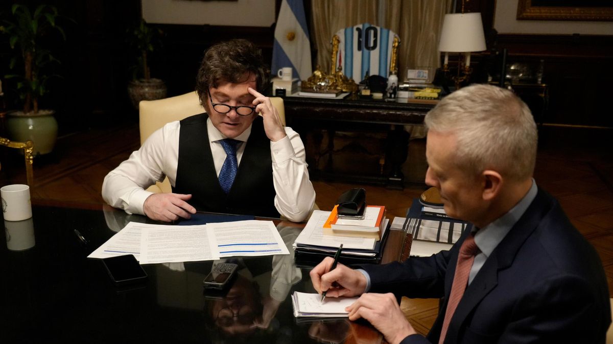 Cambios en las contrataciones del Estado: Javier Milei le da más poder para secretarios y subsecretarios