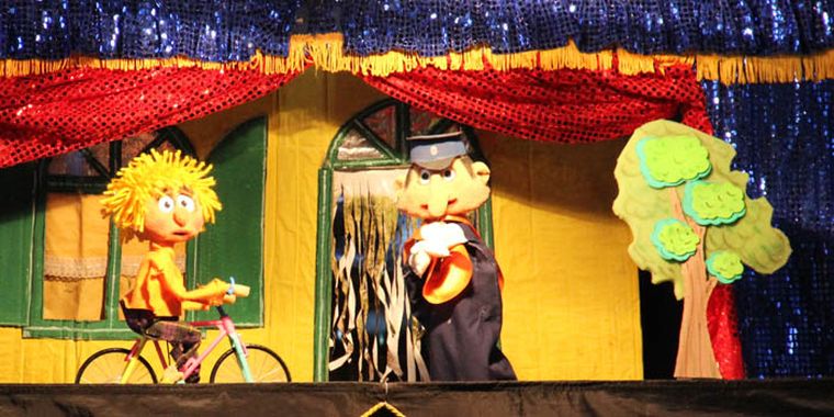 Los títeres enseñaron Educación Vial Foto: Maggie Ojcius/ Mediamza.com