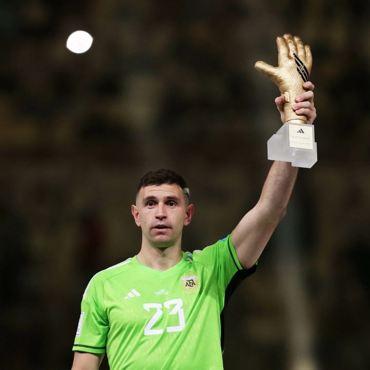 El Dibu Martínez va por otro premio individual tras destacar en la Copa del Mundo.