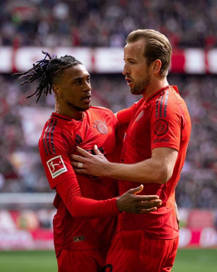 Harry Kane ganó su primer título en el Bayern y en su carrera. Foto: @HKane