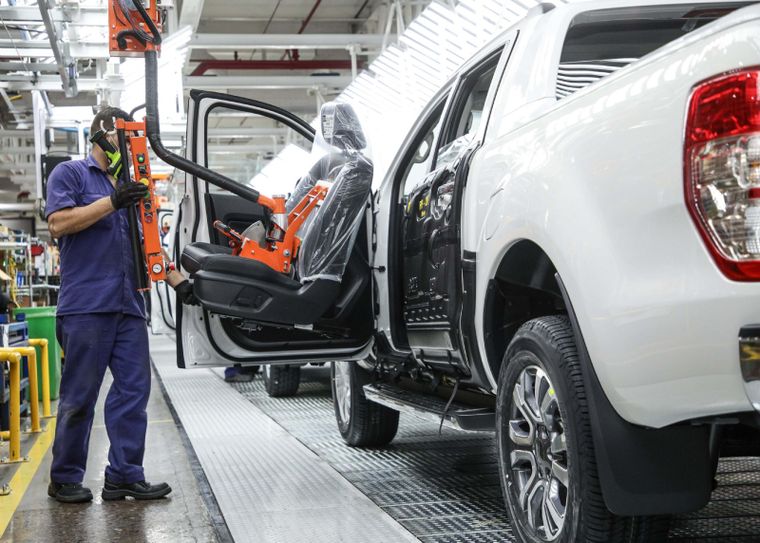 El sector automotor busca expandir su capacidad de producción y recuperar niveles de ventas externas superiores a los US$ 3000 millones. Foto: Télam