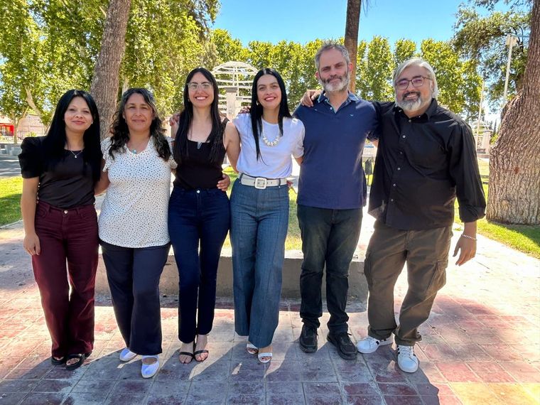 En orden: Cintia Gonzalez, Soledad Navarro, Magdalena Ascurra, Destéfanis, Leonardo Saile y Hernán Dubé. En orden: Cintia Gonzalez, Soledad Navarro, Magdalena Ascurra, Destéfanis, Leonardo Saile y Hernán Dubé.