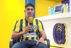 Agustín Sandez calentó la previa de Rosario Central-River Foto: Rosario Central