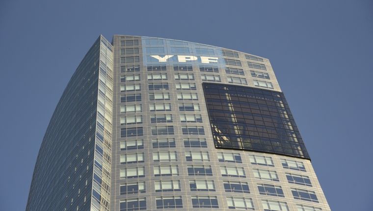 La torre YPF, en Puerto Madero. Foto: Juan Mateo Aberastain Zubimendi / Mdz