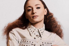 Sophie Turner acomoda la moda a su embarazo y luce espléndida en negro total Foto: Instagram