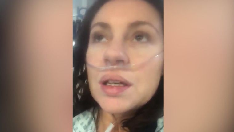 La mujer con coronavirus que se filmó para demostrar lo dolorosa que es la enfermedad