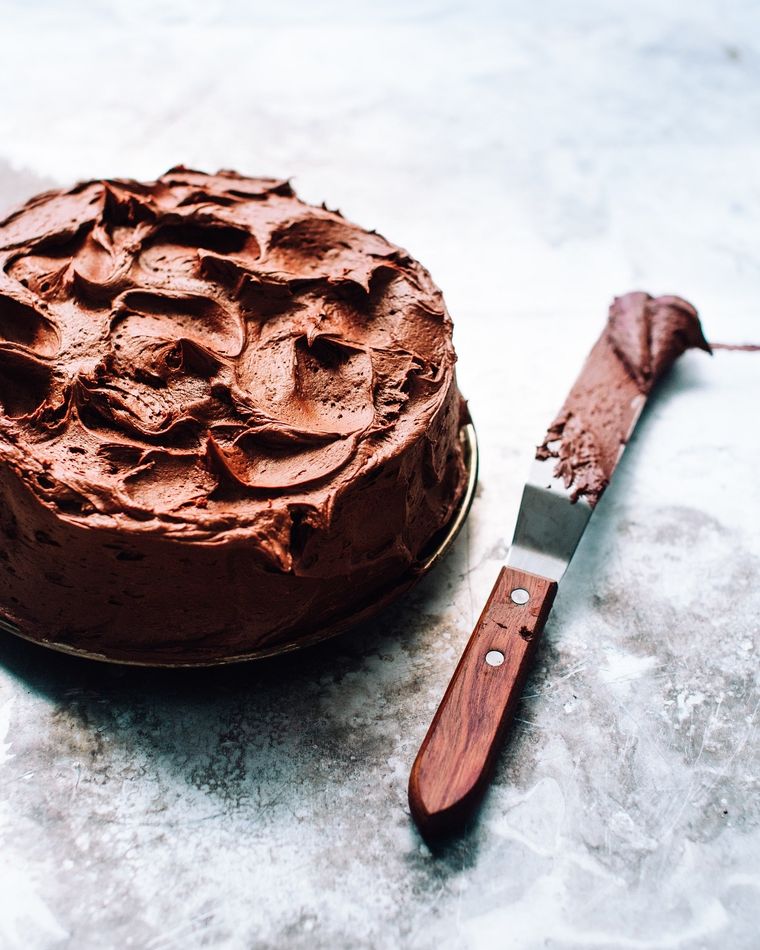 Esta torta húmeda de chocolate es deliciosa y muy fácil.